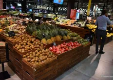 Ein Blick in die Obst- und Gemüseabteilung der Markthalle.